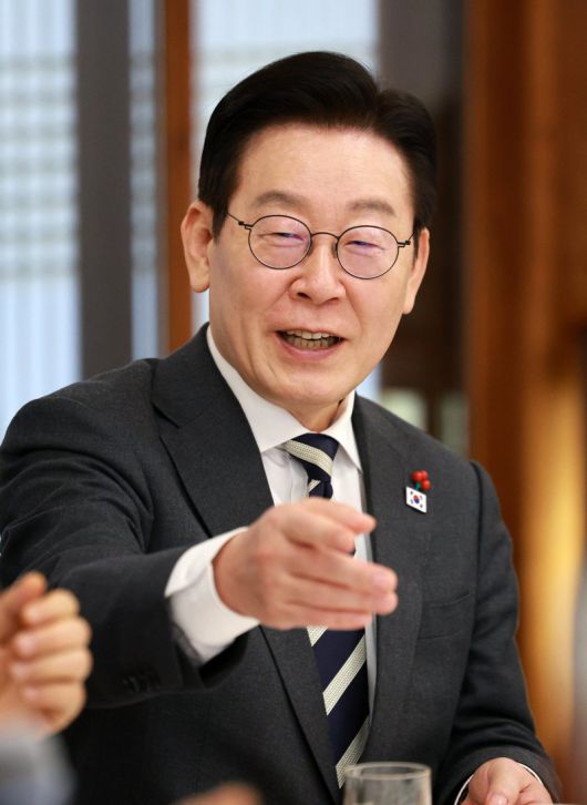 이재명 대통령이 16일 청와대 상춘재에서 열린 정당 지도부 초청 오찬에서 발언하고 있다. 뉴시스