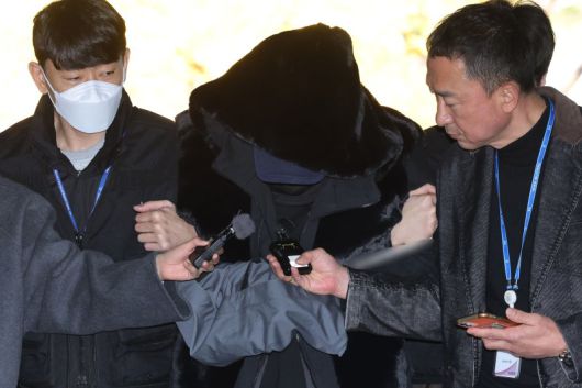 만취 상태로 승용차를 몰다 서울 동대문역 인근에서 횡단보도를 건너던 일본인 관광객 모녀를 친 서모씨가 지난해 11월 서울중앙지방법원에서 열린 구속 전 피의자 심문(영장실질심사)에 출석하고 있다. /사진=뉴스1