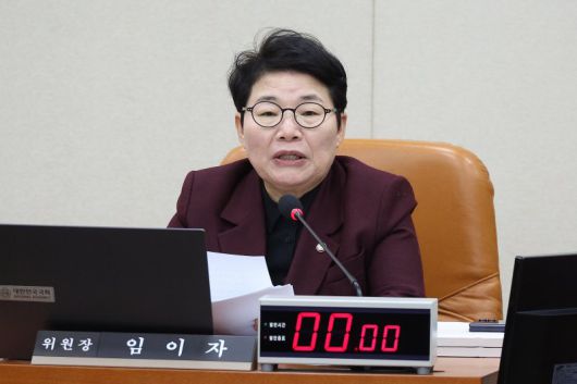 임이자 위원장이 13일 서울 여의도 국회에서 열린 재정경제기획위원회 전체회의에서 발언하고 있다. 재정경제기획위원회는 오는 19일 하루만 이혜훈 기획예산처 장관 후보자의 인사청문회를 개최하기로 합의했다. 뉴시스