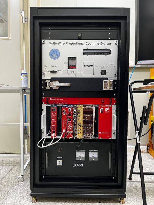 한국표준과학연구원(KRISS)이 태국 원자력청(Office of Atoms for Peace)과 수출계약한 ‘면적선원 표면방출률 측정 일차표준기’. KRISS 제공