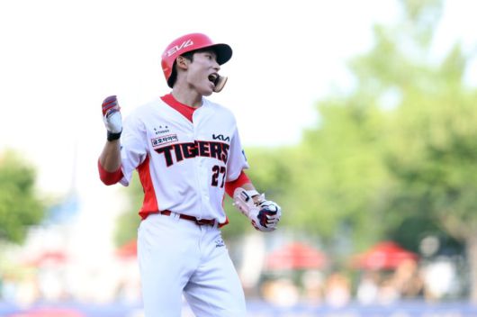 홈런을 때리고 환호하는 KIA 김호령.KIA 타이거즈 제공