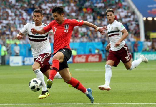 러시아 로스토프 아레나에서 열린 2018 러시아월드컵 조별리그 F조 2차전 대한민국-멕시코의 경기, 한국의 손흥민이 공격을 하고 있다.뉴시스