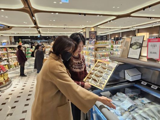광주광역시는 설 명절을 앞두고 떡류, 건강기능식품, 농·수산물 등 성수식품 안전 관리를 강화하기 위해 오는 19일부터 23일까지 민관 합동 위생 점검을 실시한다고 밝혔다. 광주광역시 제공