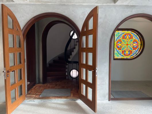 한국의 1세대 현대건축가 김중업이 1984년 설계한 서울 서대문구 '연희정음'은 원과 아치, 스테인드글라스 등 김중어 후반기 건축의 특징이 모두 담겨 있다. /사진=서윤경 기자