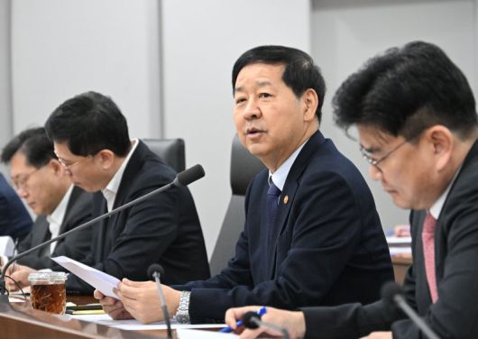 구윤철 부총리 겸 재정경제부 장관이 19일 정부세종청사에서 열린 재정경제부 확대간부회의를 주재하고 있다. 연합뉴스