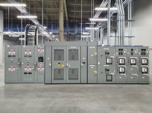 LS일렉트릭은 북미 지역 AI 데이터센터 건설 증가로 전력 인프라 수요가 급증하면서 올해 실적 개선이 가속화될 것이라는 전망이 나왔습니다. 사진은 LS일렉트릭의 북미 수출용 수배전반. /뉴시스