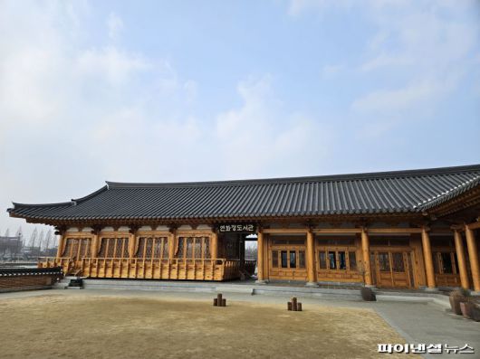 전북 전주 덕진공원 내 한옥 건축물 '연화정 도서관' 전경. 국토부 한옥 전문가 양성과정 수료생인 임채엽 건축사가 조성했다. 사진=최가영 기자
