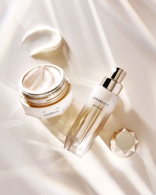 한국암웨이에서 20일 출시한 아티스트리 롱제비티 크림. 한국암웨이 제공