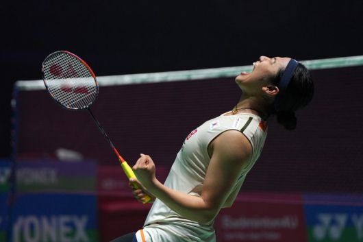 안세영(1위)이 18일(현지 시간) 인도 뉴델리에서 열린 2026 세계배드민턴연맹(BWF) 월드투어 슈퍼 750 인도오픈 여자 단식 결승에서 왕즈이(2위·중국)를 물리친 후 환호하고 있다. 안세영이 2-0(21-13 21-11)으로 승리하며 대회 2연패를 달성했다. 뉴시스