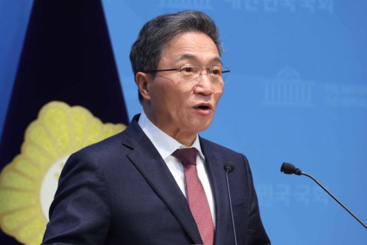 이학재 인천국제공항공사 사장이 20일 오전 서울 여의도 국회 소통관에서 열린 '대통령실의 인천공항공사 불법인사 개입 중단 촉구' 기자회견에서 발언을 하고 있다. 뉴시스 제공