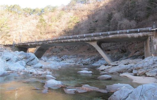인제 북면 용대리 수교지구. 인제군 제공