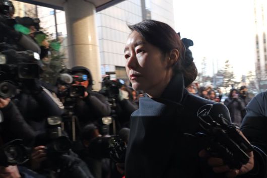 공천헌금 1억원 의혹을 받는 강선우 무소속 의원 20일 서울경찰청 광역수사대에 조사를 받기위해 도착하고 있다. 강 의원이 해당 의혹으로 수사기관에 출석하는 건 이번이 처음이다. 사진=서동일 기자