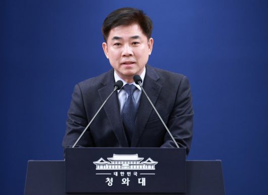 김병욱 정무비서관이 20일 청와대 춘추관에서 사직 의사를 밝히고 있다. 뉴시스