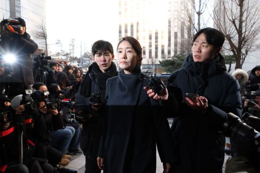 공천헌금 1억원 의혹을 받는 강선우 무소속 의원 20일 서울경찰청 광역수사대에 조사를 받기위해 도착하고 있다. 강 의원이 해당 의혹으로 수사기관에 출석하는 건 이번이 처음이다. 사진=서동일 기자