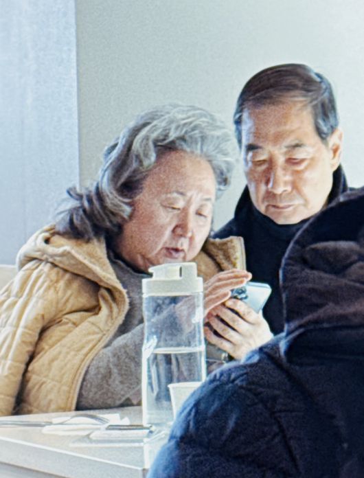 지난 14일 한덕수 전 국무총리 부부가 서울의 한 경양식 식당을 방문한 모습. /사진=최항 작가 페이스북 캡처