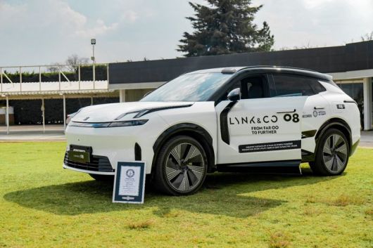 전기 모드로 293km 주행하며 ‘기네스 세계 기록’을 달성한 링크앤코 PHEV SUV 08. 사진=지커그룹 제공