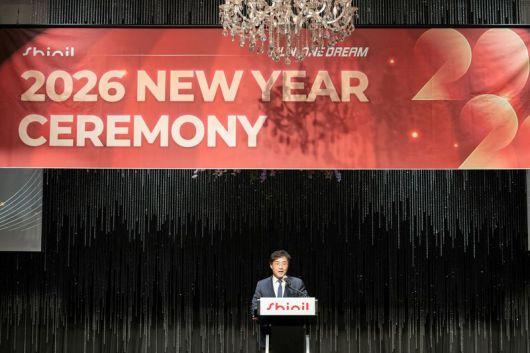 정윤석 신일전자 대표가 지난 16일 라마다 서울 신도림 호텔에서 열린 신년회에서 발표하고 있다. 신일전자 제공