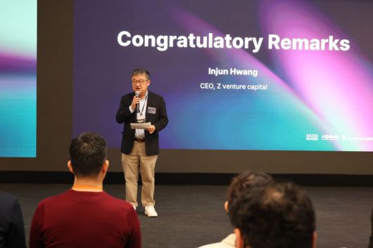 ZVC 황인준 대표가 지난 20일 일본 도쿄도 도쿄이노베이션베이스(TiB)에서 열린 '한일 AI스타트업 밋업데이'에서 인사말을 하고 있다. 생성AI스타트업협회 제공