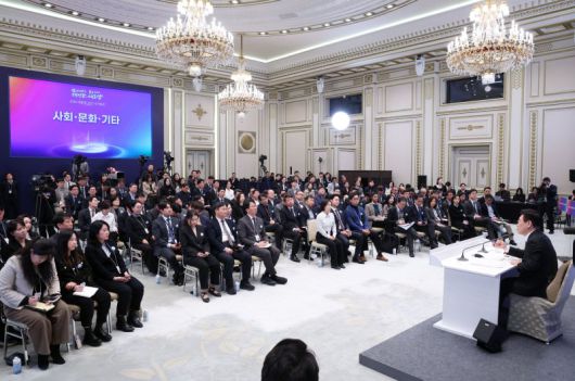 이재명 대통령이 21일 청와대 영빈관에서 2026년 신년 기자회견을 하고 있다. 뉴시스