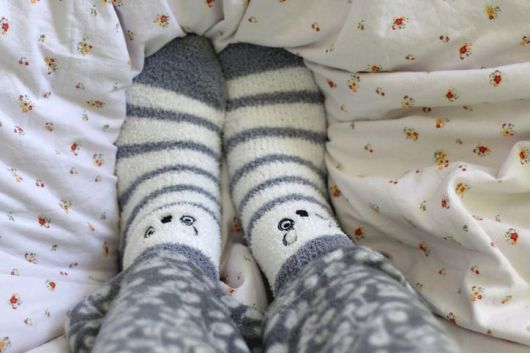 겨울철에는 혈액 속 요산 결정이 관절과 주변 조직에 붙는 속도가 빨라져 통풍 발작의 발생 위험이 더욱 높아진다. 통풍 환자는 날씨가 추워질수록 관절과 발 보온에 주의해야 한다. /게티이미지뱅크