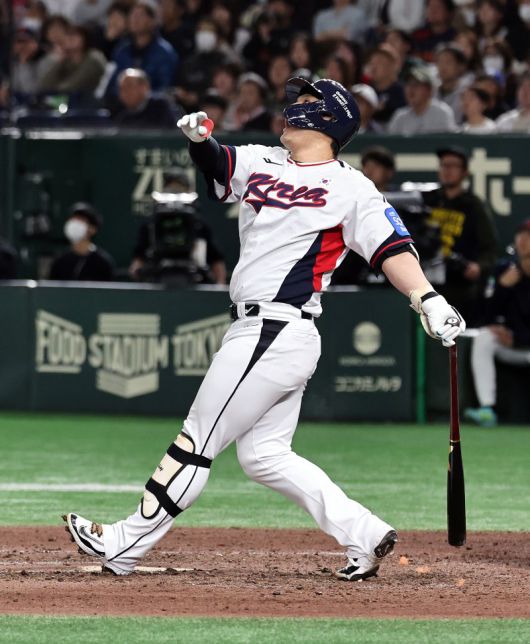 일본 도쿄돔에서 열린 월드베이스볼클래식(WBC) 대비 평가전 '2025 케이 베이스볼 시리즈(K-BASEBALL SERIES)' 일본과의 2차전 경기. 대한민국 박동원이 7회말 1사 만루 상황때 희생타를 치고 있다.뉴스1