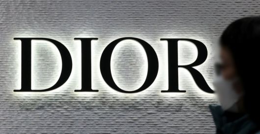 디올 매장 광고판. 뉴스1