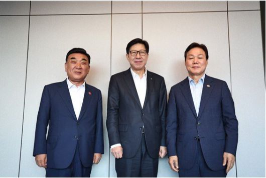 왼쪽부터 김두겸 울산시장,박형준 부산시장, 박완수 경남도지사. 뉴스1 제공