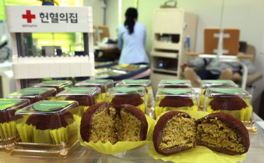 20일 오전 인천 연수구 대한적십자사 인천혈액원내 헌혈의 집에 전혈·혈소판 헌혈자에게 증정할 두바이쫀득쿠키가 놓여 있다. /사진=뉴시스