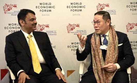 조현상 HS효성 부회장(오른쪽)과 데벤드라 파드나비스 인도 마하라슈트라 주총리가 21일(현지시간) 2026년 다보스포럼에 참석해 인도 투자 계획에 대해 논의하고 있다. HS효성 제공