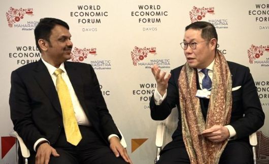 조현상 HS효성 부회장(오른쪽)과 데벤드라 파드나비스 인도 마하라슈트라 주총리가 지난 19일(현지시간)부터 개막한 2026년 다보스포럼에 참석해 인도 투자 계획에 대해 논의했다. HS효성 제공
