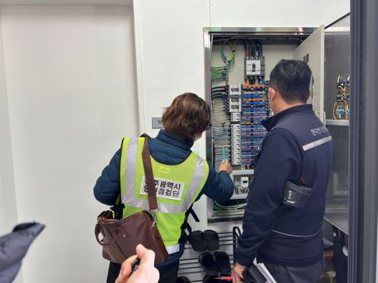 광주광역시가 설 명절을 앞두고 시민들이 안전하고 편안한 설 연휴를 보낼 수 있도록 오는 2월 11일까지 다중이용시설 110곳을 대상으로 안전 점검을 실시한다. 광주광역시 제공