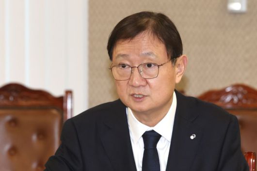 이찬진 금융감독원장이 20일 오후 서울 여의도 금융감독원에서 열린 기관전용사모펀드(PEF)운용사 CEO와의 간담회에서 발언하고 있다. 뉴스1화상