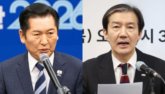 정청래 더불어민주당 대표가 22일 서울 여의도 국회에서 긴급 기자회견을 열고 조국혁신당에게 합당을 제안하고 있다(왼쪽). 같은날 조국 조국혁신당 대표가 전북 전주시 조국혁신당 전북도당에서 열린 '전북 현장 최고위원회'에서 모두발언을 하고 있다. 뉴스1