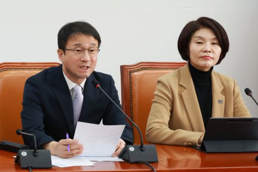 한병도 더불어민주당 원내대표가 22일 서울 여의도 국회에서 열린 정책조정회의에서 발언하고 있다. 뉴시스