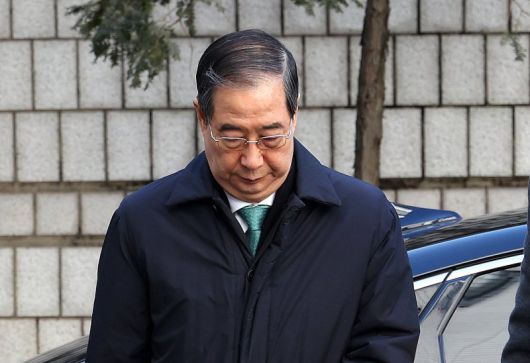 한덕수 전 국무총리가 21일 오후 서울 서초구 서울중앙지법에서 열린 내란 우두머리 방조, 내란 중요임무 종사 혐의 사건 1심 선고공판에 출석하고 있다. 2026.1.21/뉴스1 ⓒ News1 박지혜 기자 /사진=뉴스1