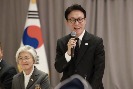 [서울=뉴시스] 김선웅 기자 = 미국을 방문 중인 김민석 국무총리가 22일(현지시간) 미국 워싱턴 DC 콘래드 호텔에서 워싱턴 한인동포들과 간담회를 하고 있다. (사진=총리실 제공) 2026.01.23. photo@newsis.com *재판매 및 DB 금지 <저작권자ⓒ 공감언론 뉴시스통신사. 무단전재-재배포 금지.> /사진=뉴시스화상