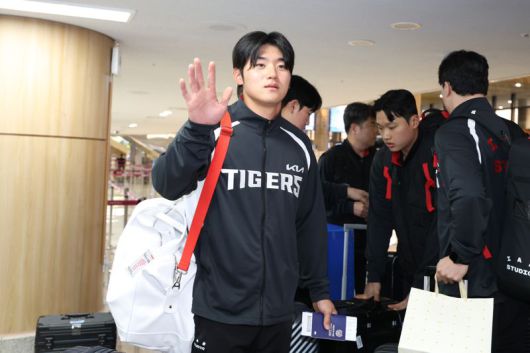 김포 국제 공항에서 만난 김도영. 전지훈련지인 일본으로 출국하고 있다.KIA 타이거즈 제공