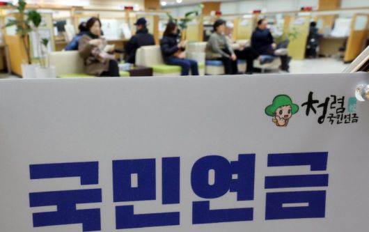 더불어민주당은 23일 국민연금공단 등 기관투자자들의 '스튜어드십 코드' 이행과 점검체계를 강화하기 위해 국민연금법 개정을 시사했다. 뉴스1