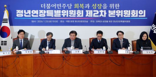 더불어민주당 소병훈 정년연장특별위원장이 23일 국회에서 열린 정년연장특별위원회 제2차 본위원회의에서 발언하고 있다. 연합뉴스