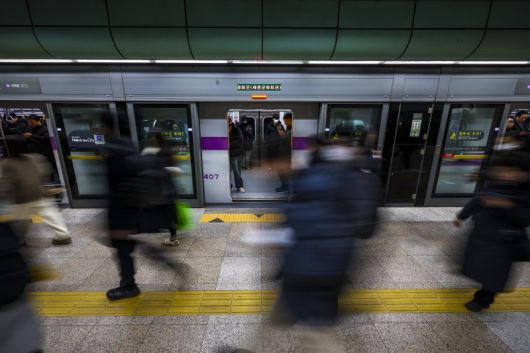 서울 종로구 광화문역이 시민들로 붐비고 있다. (기사와 직접적인 관련 없는 자료 사진) 뉴시스