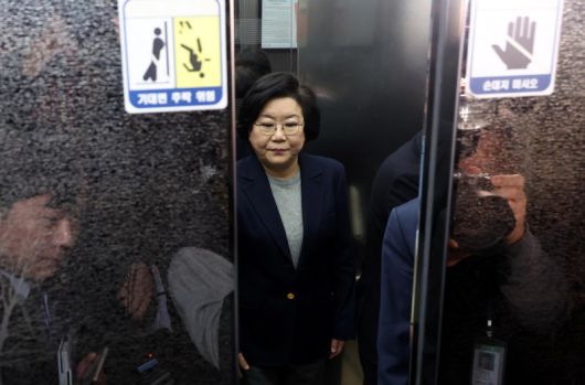 이혜훈 기획예산처 장관 후보자가 23일 오전 서울 여의도 국회에서 열리는 인사청문회에 참석하기 위해 엘리베이터로 이동하고 있다. 뉴시스