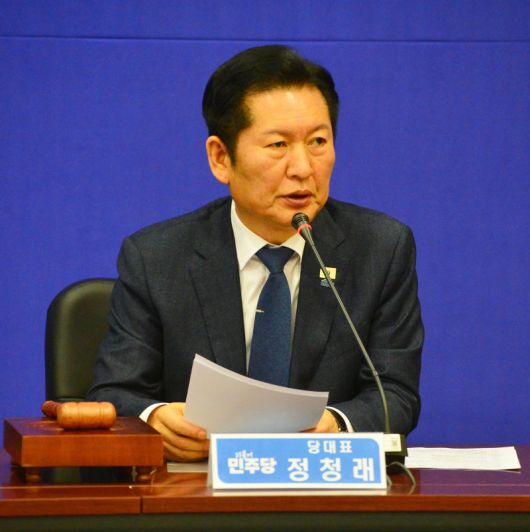 더불어민주당 정청래 대표가 23일 충북 진천국가대표선수촌에서 열린 최고위원회의에서 발언하고 있다. 뉴시스