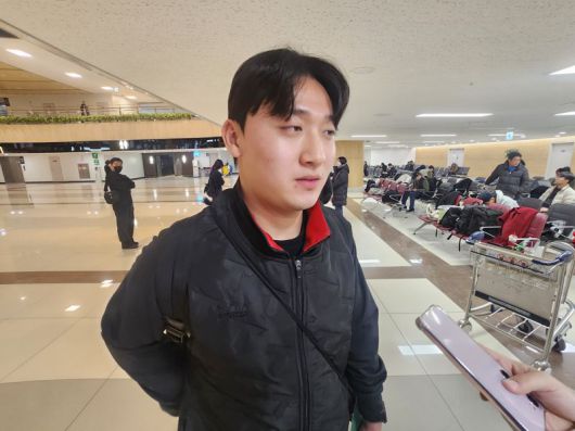 김포공항에서 만난 윤도현.사진=전상일 기자