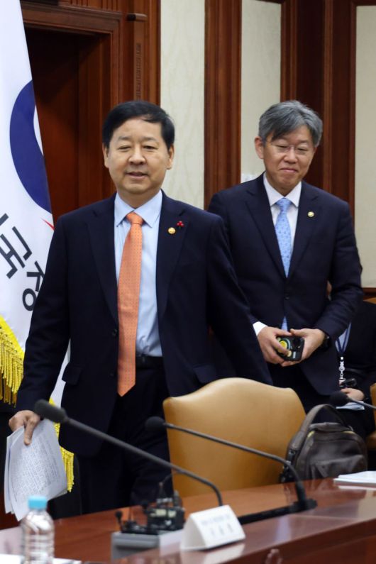 구윤철 부총리 겸 재정경제부 장관이 26일 서울 종로구 정부서울청사에서 열린 대외경제장관회의에 참석하고 있다. 사진=서동일 기자