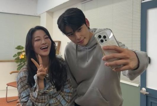 배우 아덴 조(왼쪽)와 차은우. 출처=아덴 조 SNS