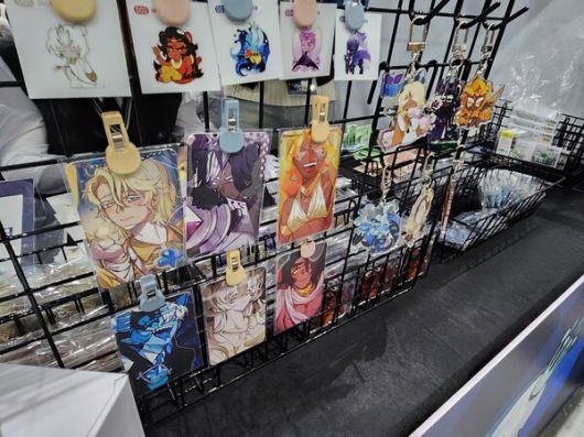 - 개성 넘치는 굿즈들이 많다