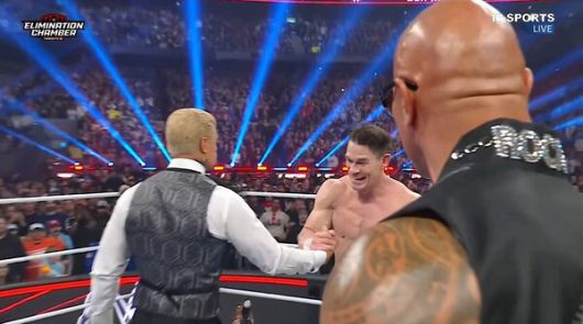 - 선의의 경쟁을 펼치기 위해 포옹하는 코디 로드와 존 시나 [출처: SOOP WWE 공식 방송국]
