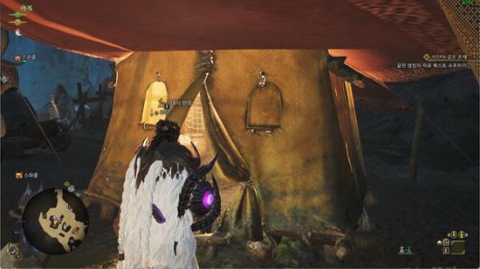 - 주홍빛 숲 베이스캠프에서 휴식한다