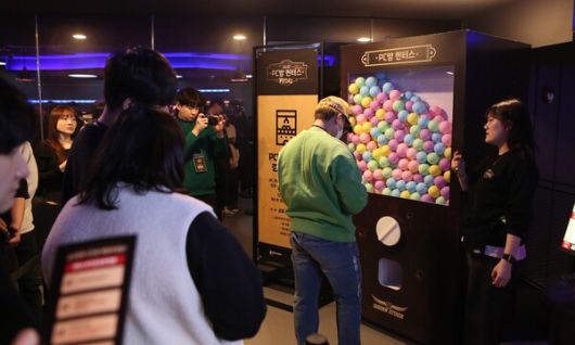 - 과연 행운의 여신은 누구에게 손을 들까?