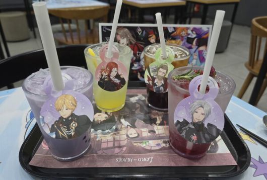 - 음료 중에서는 라즈베리 에이드와 아이스 커피를 추천한다